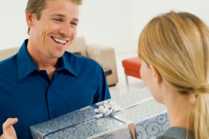 Hoa Mai Tuyển Nhân Viên Giao Nhận