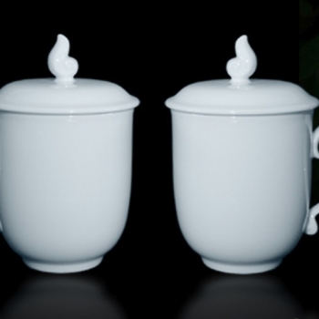 Ca sứ Mẫu đơn có nắp - Minh Long